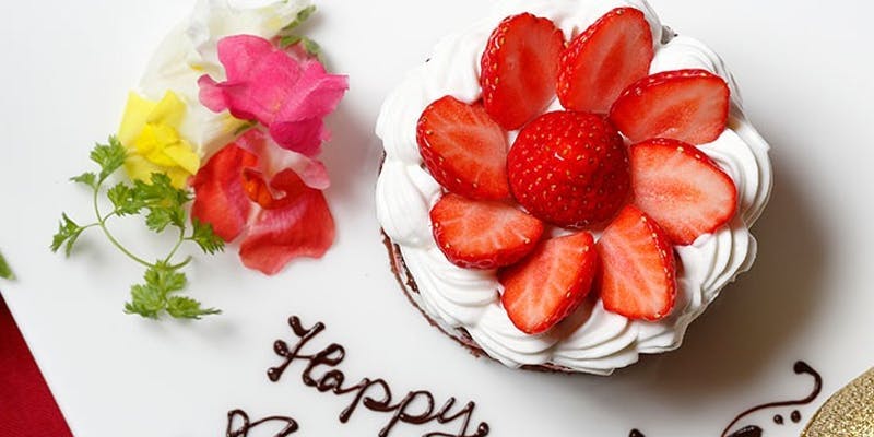 【Anniversary】記念日・誕生日におすすめのホールケーキ付きコース＋シャンパン含むペアリングワイン3杯