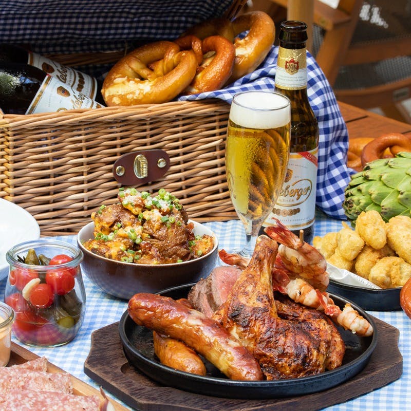 オーク ドア グランド ハイアット 東京 オーク トーバーフェスト 自家製ソーセージ プレッツェルを堪能 ドイツビール含むフリーフロー ディナー プラン メニュー 一休 Comレストラン