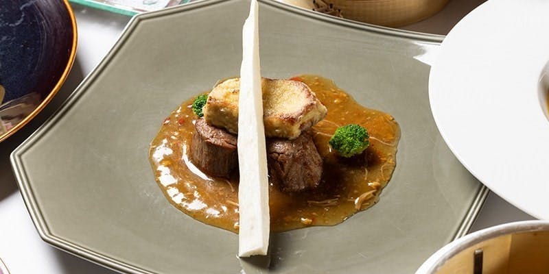 【Xmas2025】鮑に北京ダック、メインは国産牛テンダーロインが楽しめる全8品