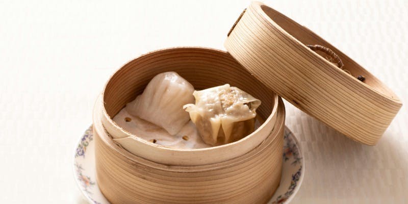 ランチコース「紅玉」五目入りふかひれスープや牛肉の中国黒豆味噌ピリ辛炒めなど全8品