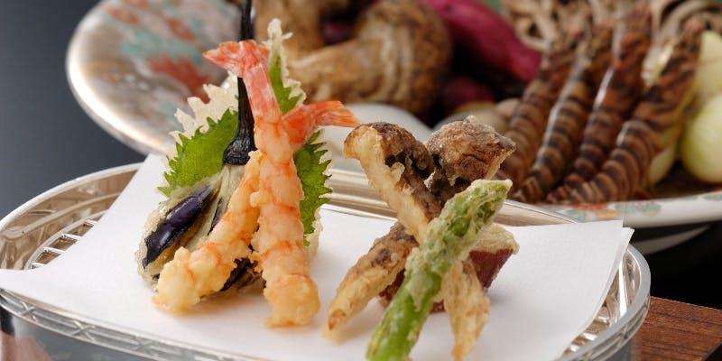【天ぷらにしき：牡丹コース】季節食材を盛り込んだ天ぷら10種、かき揚げ天丼 or 天茶など
