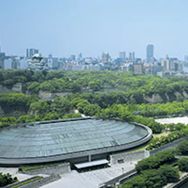 大阪城公園を一望できる絶景を目の前に