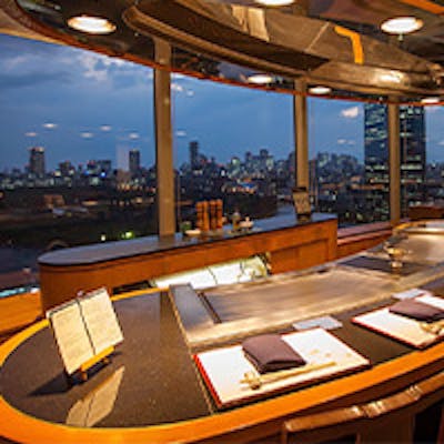 日本を代表するソムリエが選ぶワインやシャンパンをどうぞ