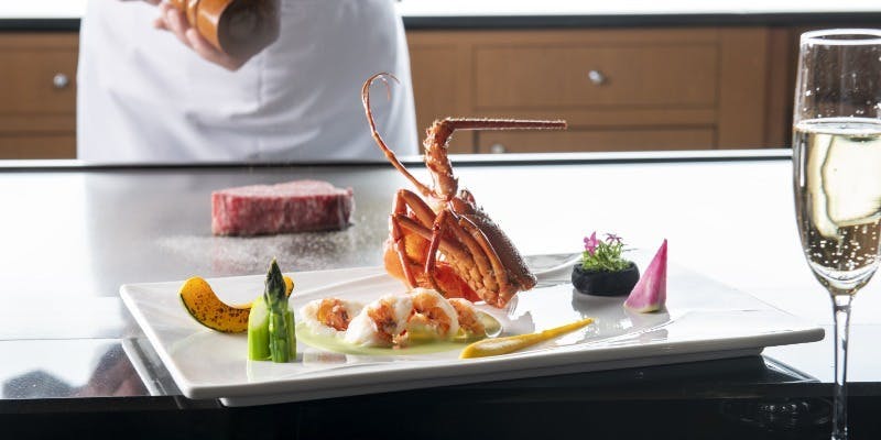 正月ランチ富士・イセエビと帆立貝柱の鉄板焼に特選米沢牛のサーロイン（1/1～1/4）