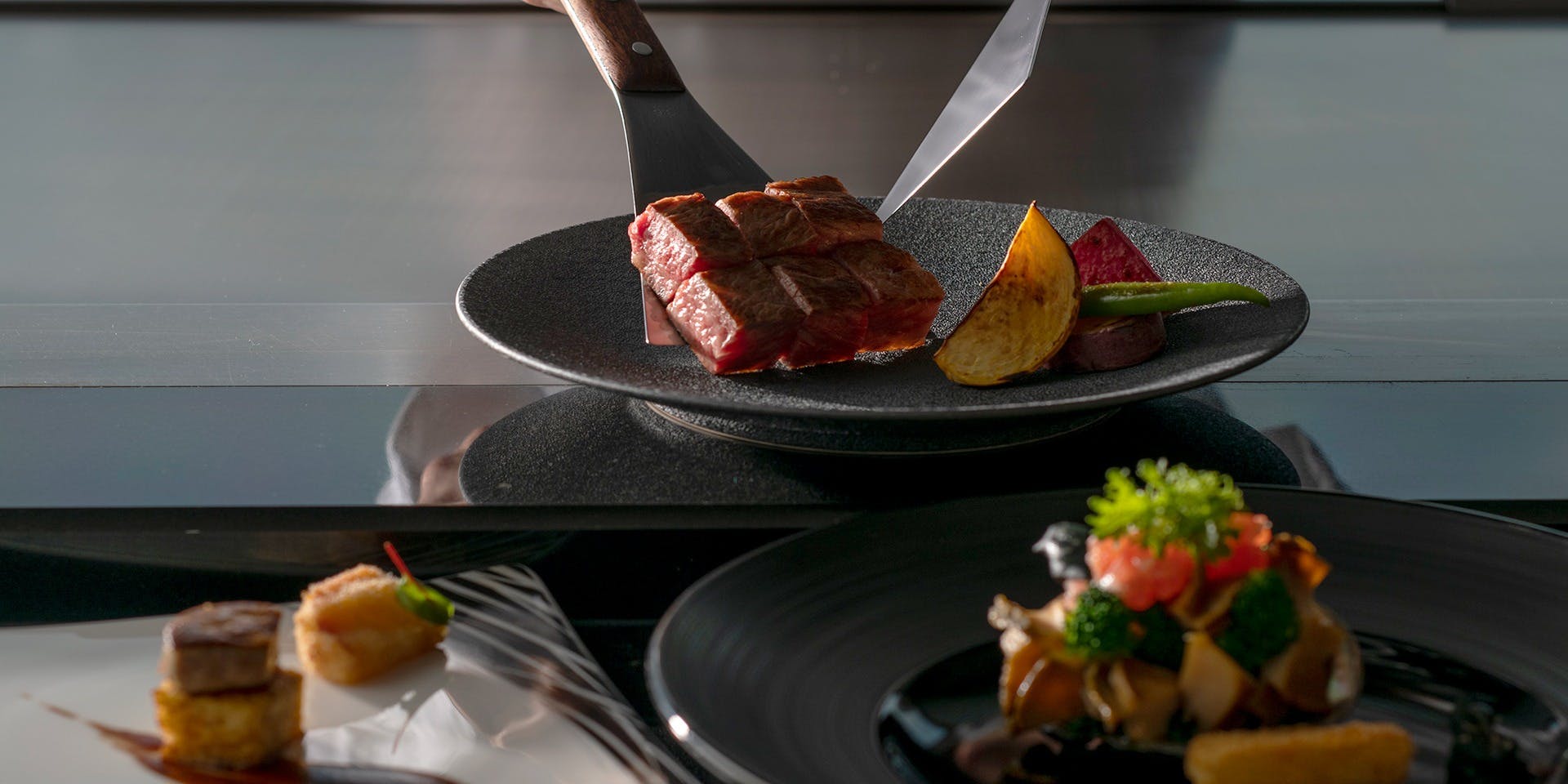 鉄板焼 燔（ひもろぎ）