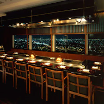 目を奪われるダイナミックな夜景