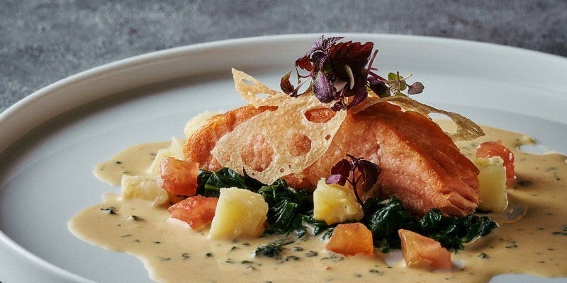 【土日祝日・シーズナルセレクトランチ】2種から選べる月替わりのメインなど全4皿（土日祝）