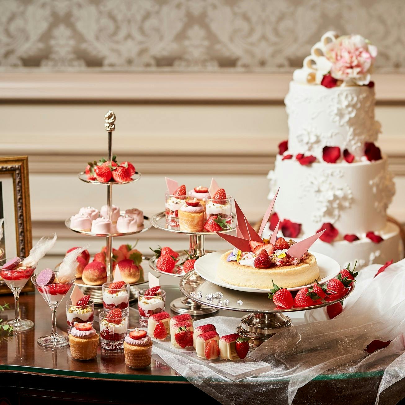 スプレンディード ザ リッツ カールトン大阪 ストロベリーブッフェ ハッピーストロベリーウェディング 早割 ティー プラン メニュー 一休 Comレストラン