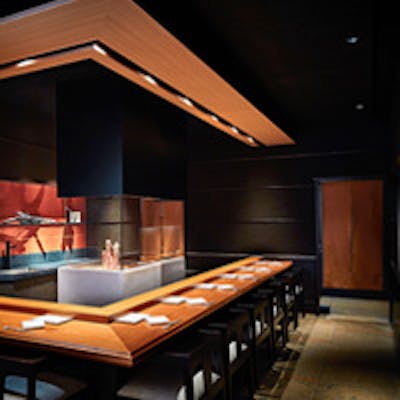 臨場感あふれるカウンター席