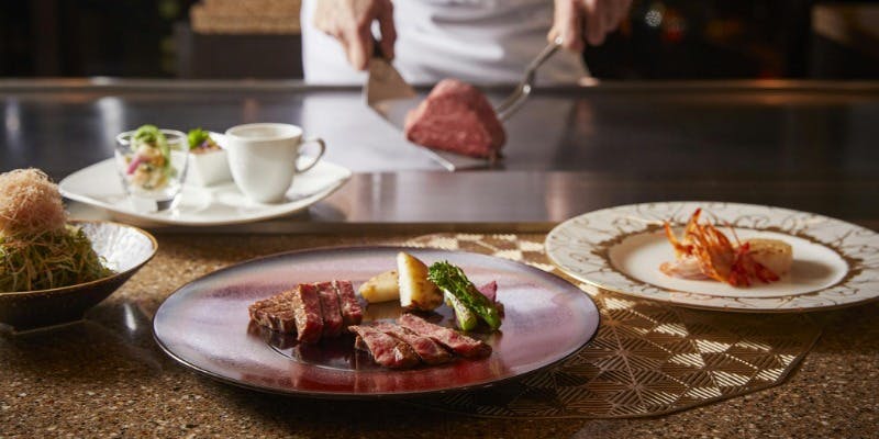 【ペアディナー】記念日や誕生日に＋乾杯ドリンク・ホールケーキ・ブーケ付（窓側確約・2名で5万円！）