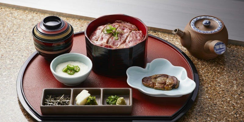 極みの粋品　和牛とフォアグラのひつまぶし＋1ドリンク（平日限定）