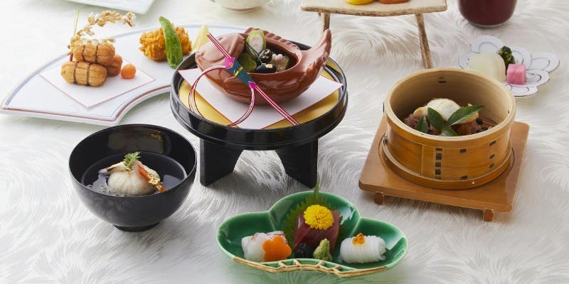 【ペアディナー】記念日や誕生日に＋乾杯ドリンク・ホールケーキ・ブーケ付（窓側確約・2名で3万円！）