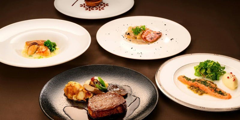 【魚介や国産牛サーロインを堪能】シェフおすすめのWメイン含む全5品 “Centre”（セントル）コース 