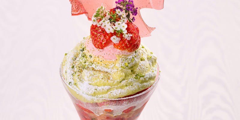 【平日限定】多彩な味わいを楽しむ 季節限定！“苺尽くしのパフェ”＋カフェドリンク付