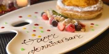 【記念日・誕生日におすすめ！アニバーサリーケーキは伝統のアップルパイで】選べるメイン - pomme d’Adam／丸ノ内ホテル