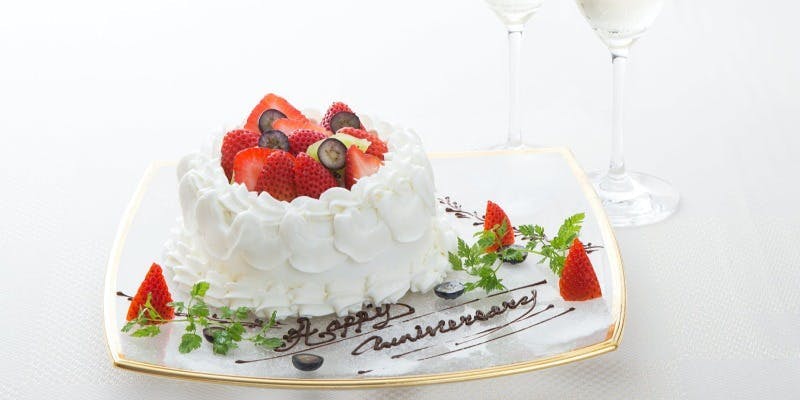 【お祝いやお誕生日に】特製ホールケーキと祝う懐石寿＋乾杯スパークリング（個室確約）
