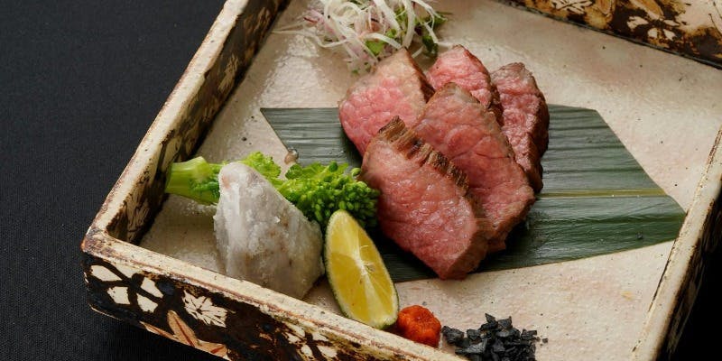 【日本料理×薔薇】108本のバラで彩るプロポーズディナー＋シャンパン＋ホールケーキ＋薔薇108本（個室）