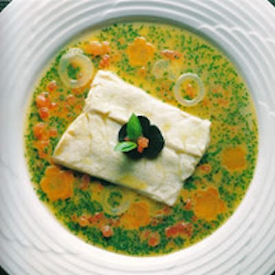 スズキの薄切り バジリコ風