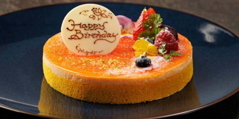 【アニバーサリー】帆立貝柱の鉄板焼と黒毛和牛ロースステーキ＋ホールケーキ＋スパークリングワイン