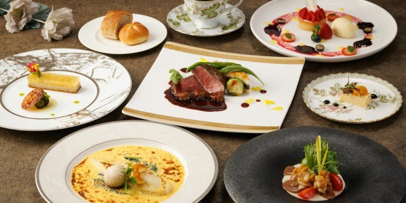 「アンシャンテ」選べるお肉料理 全6品＋乾杯スパークリングワイン＋ホールケーキ（記念写真）