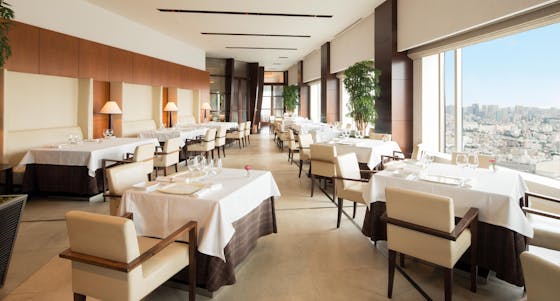 タワーズレストラン クーカーニョ セルリアンタワー東急ホテル 40階 記念日にもおすすめ贅沢ランチ 40階の寛ぎ空間で味わう本格プロヴァンス料理全 6品 ランチ プラン メニュー 一休 Com レストラン