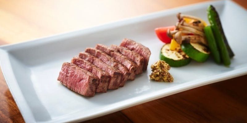 【Xmas2025】～祇園～ 黒毛和牛2種食べ比べ、寿司など全5品＋乾杯酒（12/24～25・早割・半個室確約）