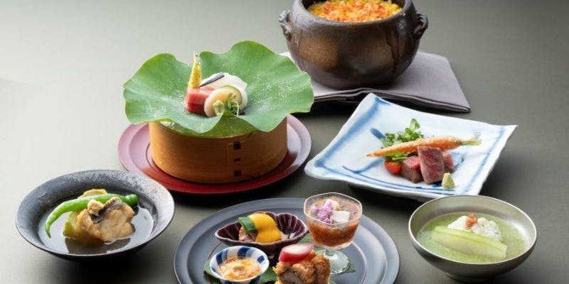 【東山会席】季節の前菜、煮物椀、黒毛和牛など全7品＋ホールケーキ、選べる1ドリンク（テーブル）