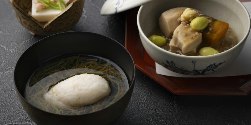 【薫（かおり）】先附、椀、本日のお造り、焼物など全8品＋小鍋（すき焼き）と1ドリンク付き