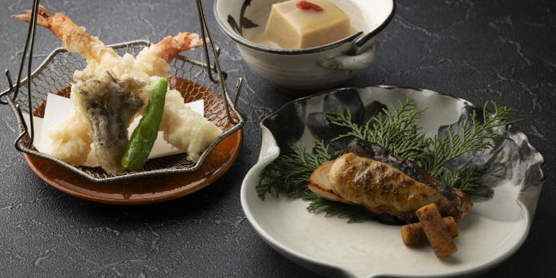 【御室（おむろ）】本日のお造り、焼物、揚物など全7品＋小鍋（すき焼き）と1ドリンク付き