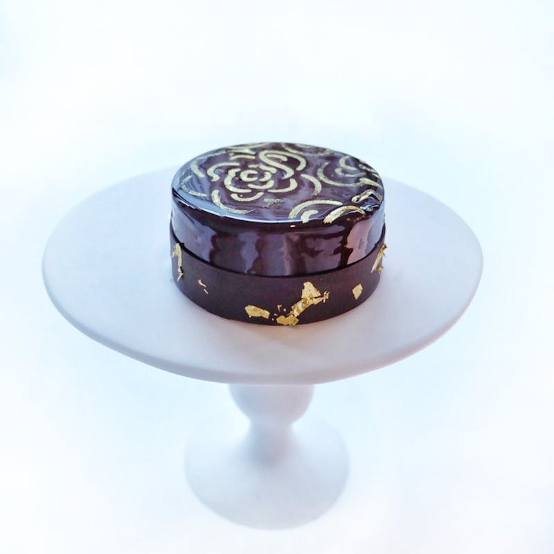 NEW【チョコレートムースケーキ】（2名様用・テイクアウト・11：30～20：00受取）