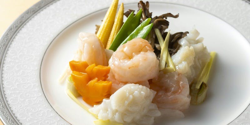 【正月コース「初夢」】ふかひれスープ、海老と烏賊のひと品、黒酢酢豚、五目炒飯など全7品（1/1～3）