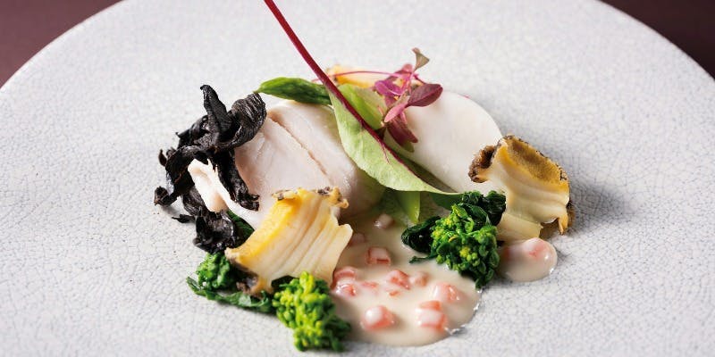 【年末年始／Treize（トレーズ）】フォアグラ、舌平目と鮑のひと皿、国産牛ロースなど全6品（12/26～1/4）