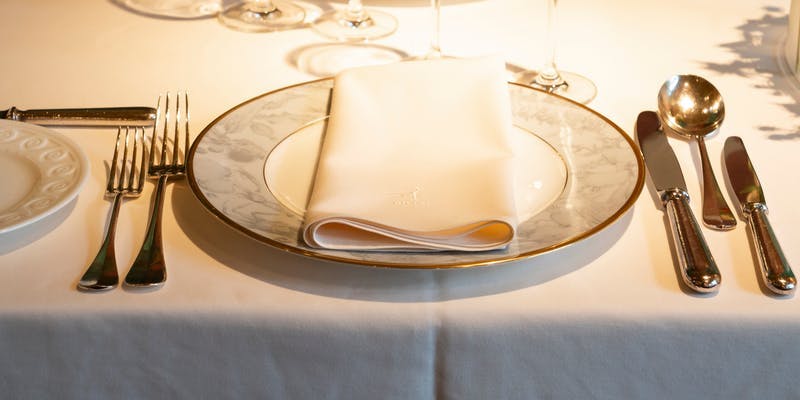 オテル ドゥ ミクニ 厳選レストラン検索