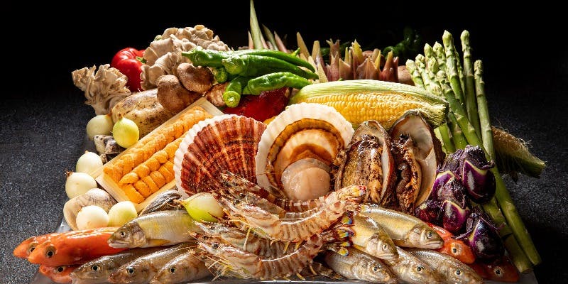 お正月2026【鉄板焼き＜光源氏＞】活イセエビやブランド和牛ステーキ、鮑やフォアグラソテーなど　全10品