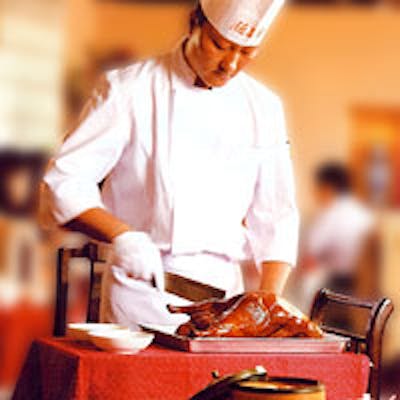 北京本店から招聘された、「北京ダック専門調理師」