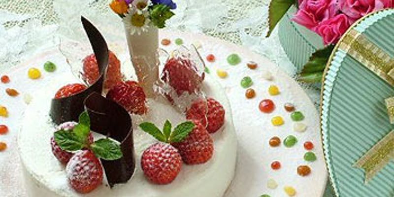 【スペシャル記念日】ホールケーキ＆バラ1輪プレゼント！牛フィレや魚料理など全6品＋乾杯スパークリング