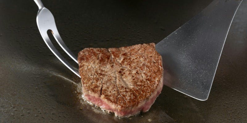 【黒毛和牛鉄板焼ランチ】＋メインはシャトーブリアン100g＋選べる乾杯ドリンク