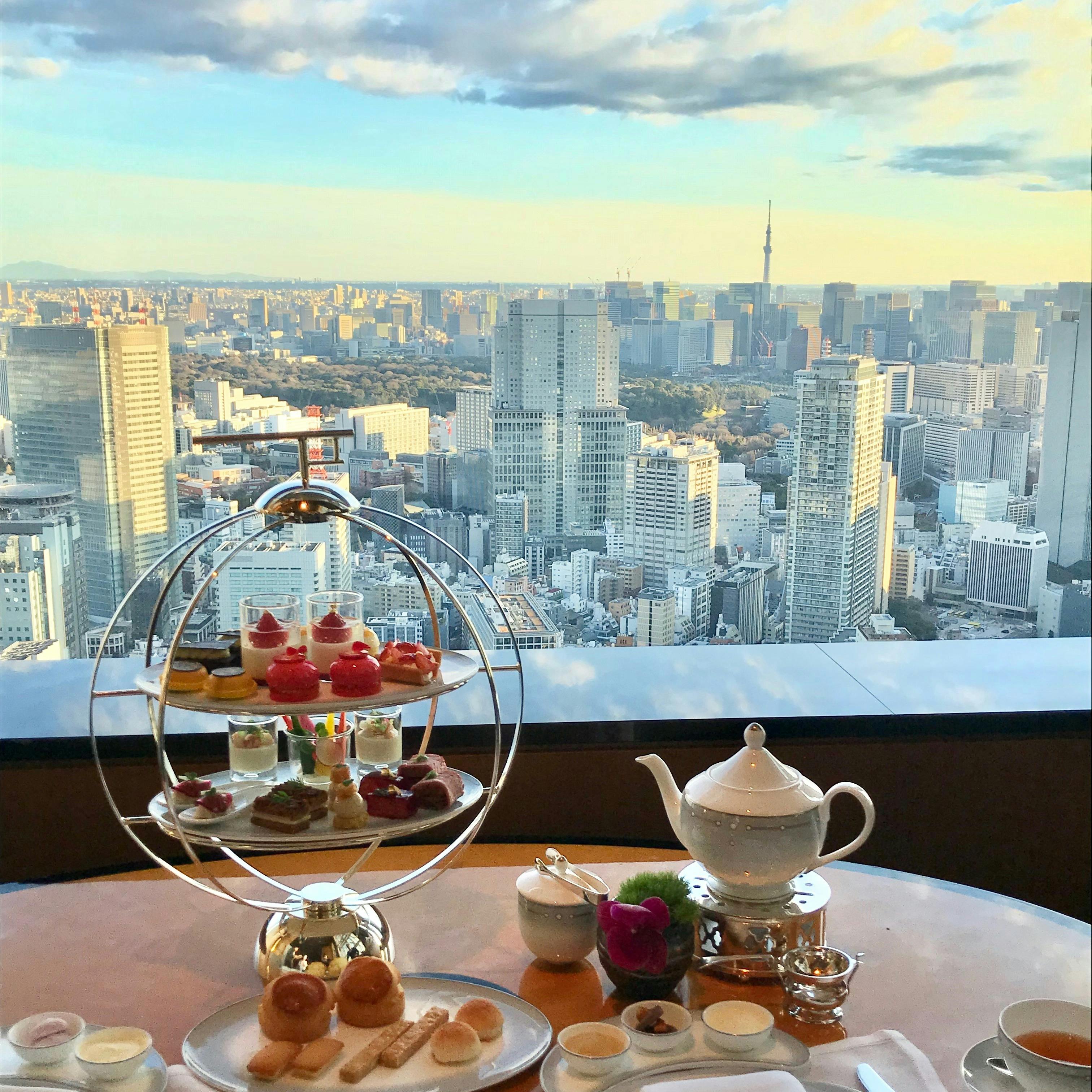 ザ ロビーラウンジ バー ザ リッツ カールトン東京 ストロベリーアフタヌーンティー 選べる1ドリンク 平日14 00 16 30来店限定 窓側確約 ティー プラン メニュー 一休 Comレストラン