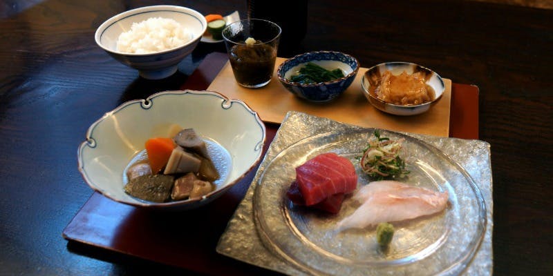 【昼　席】　～カウンター限定/本日のお造り御膳～