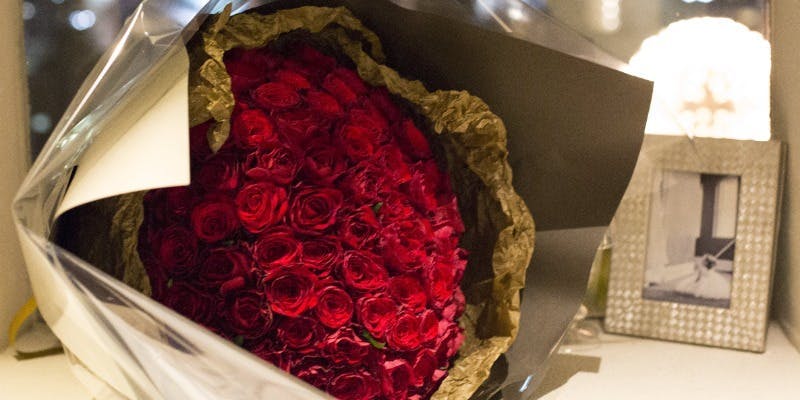 【Xmas2025】薔薇108本の花束で永遠の愛を誓う～乾杯酒＋ 豪華フルコース＆2人だけの貸切チャペル