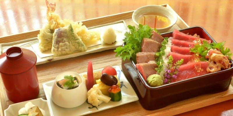 昼席　本まぐろ箱御膳（本鮪 三種の味わい）・天麩羅盛り/土鍋炊き佐渡米と一緒に （自家製甘味付き）
