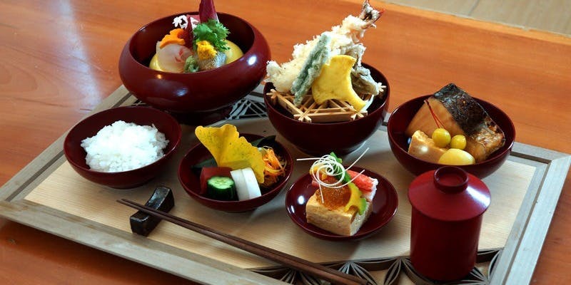 昼席　雪月花 応量器御膳