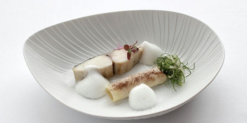 【Le Menu Alsace】前菜2皿、メイン、デザート2種など全7品