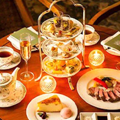 夜はイブニングハイティーを堪能