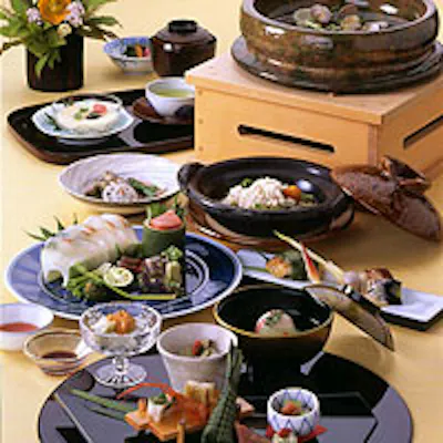 季節感のある地元の食材を、心温まるおもてなしでお迎えします。