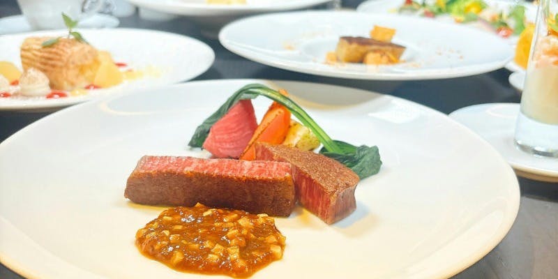 【Xmas2025】A5ランク黒毛和牛フィレステーキ、オマール海老など全6品～ルミエール～＋乾杯ドリンク