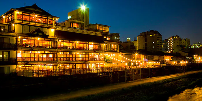 京都の夜景を楽しめるレストラン 窓際確約の席で存分に景色を楽しむ レグリまとめ