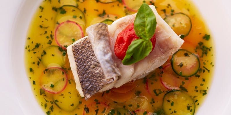 【時季の食材や肉と魚のWメイン】乾杯シャンパン付 全8品＋デザート2品（記念日プレート）