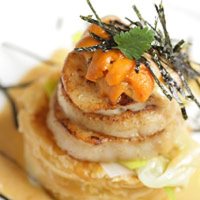 料理を美味しく食べる為の魅力的なライティング、清潔な空気に美味しい水も。