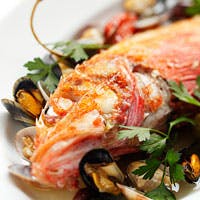 素材を大事にししっかりと手間を掛け、味だけでなく見た目にも美しい料理の数々